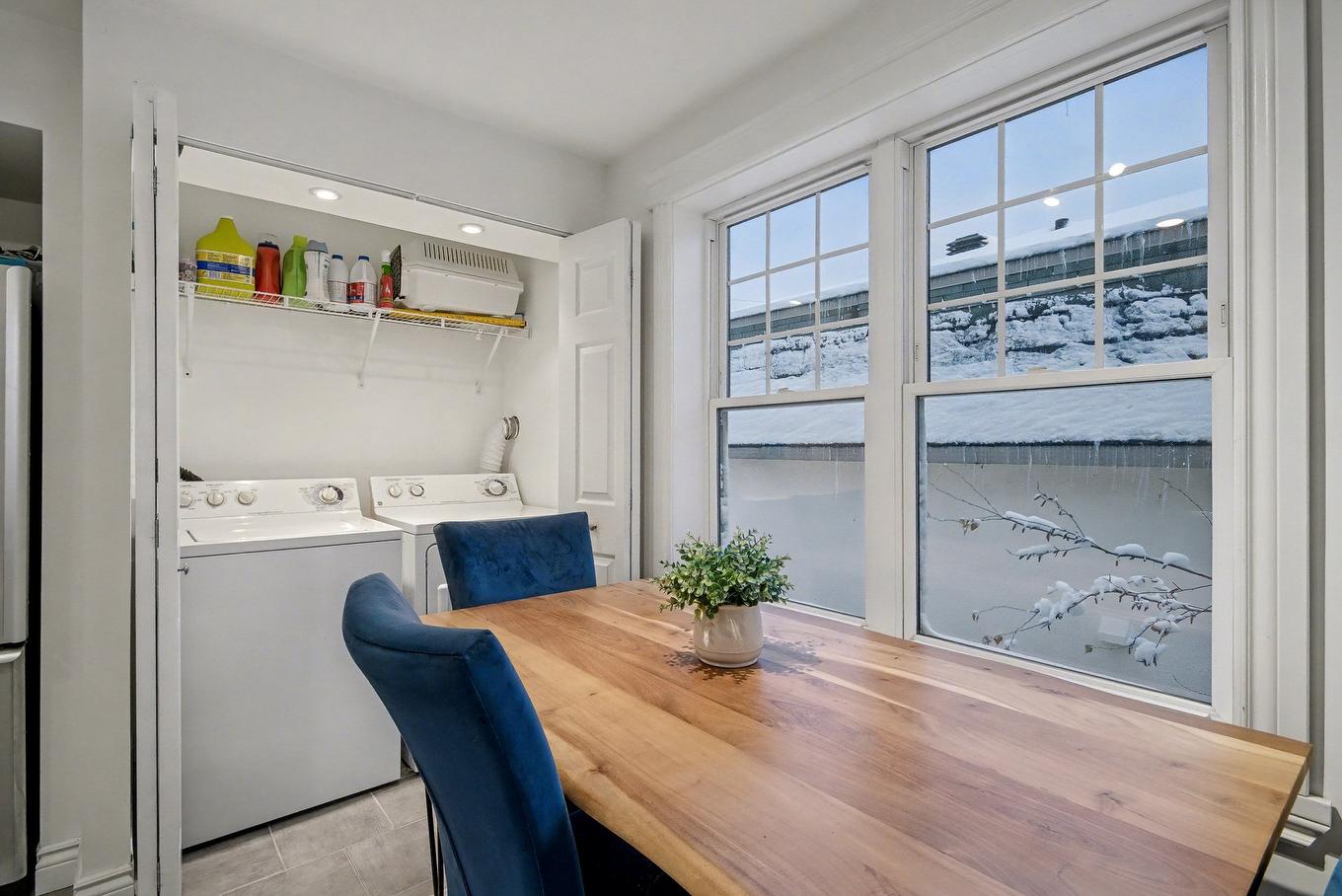 Salle à manger - 104 - 106A Rue Notre-Dame, Saint-Jean-Sur-Richelieu, QC - Indoor Photo Showing Laundry Room