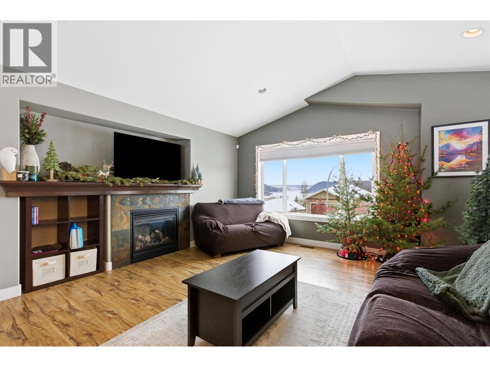 143 Eagle Crescent, Williams Lake, BC - Indoor Photo Showing Living Room With Fireplace