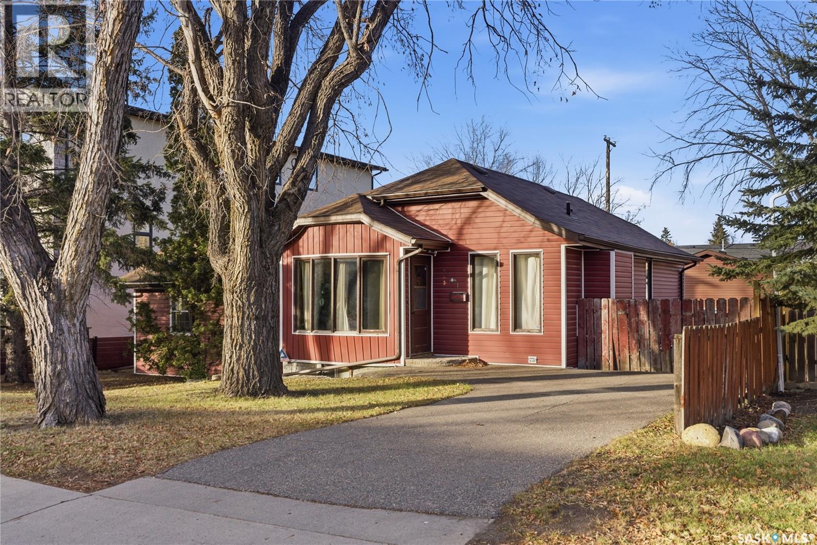 1109 7Th Street E, Saskatoon, SK - Outdoor