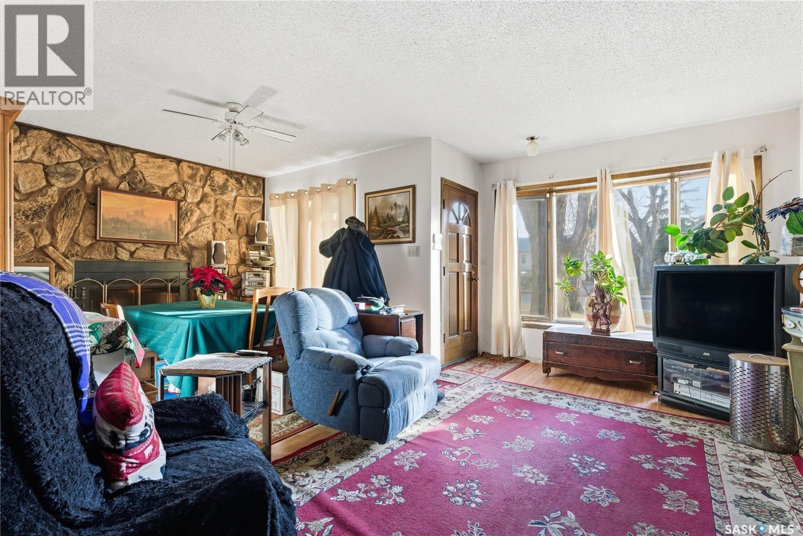 1109 7Th Street E, Saskatoon, SK - Indoor Photo Showing Living Room