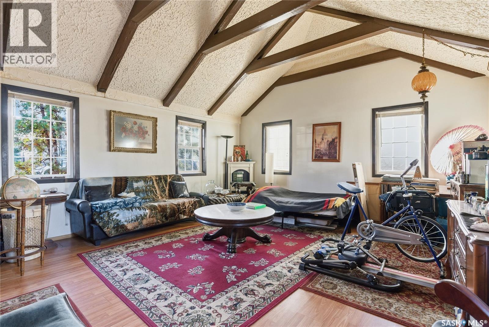1109 7Th Street E, Saskatoon, SK - Indoor Photo Showing Living Room