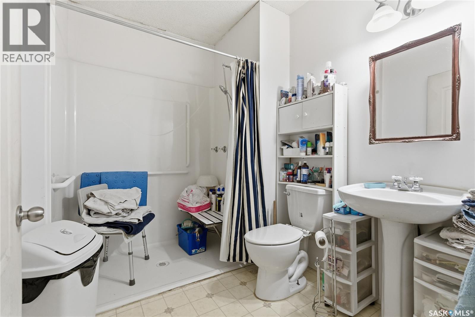 1109 7Th Street E, Saskatoon, SK - Indoor Photo Showing Bathroom