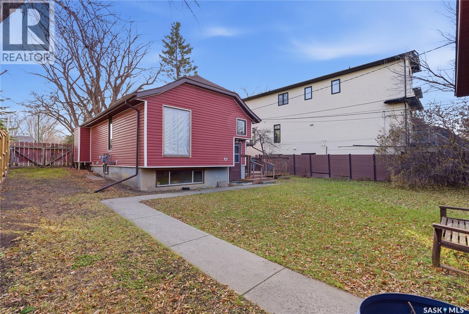 1109 7Th Street E, Saskatoon, SK - Outdoor