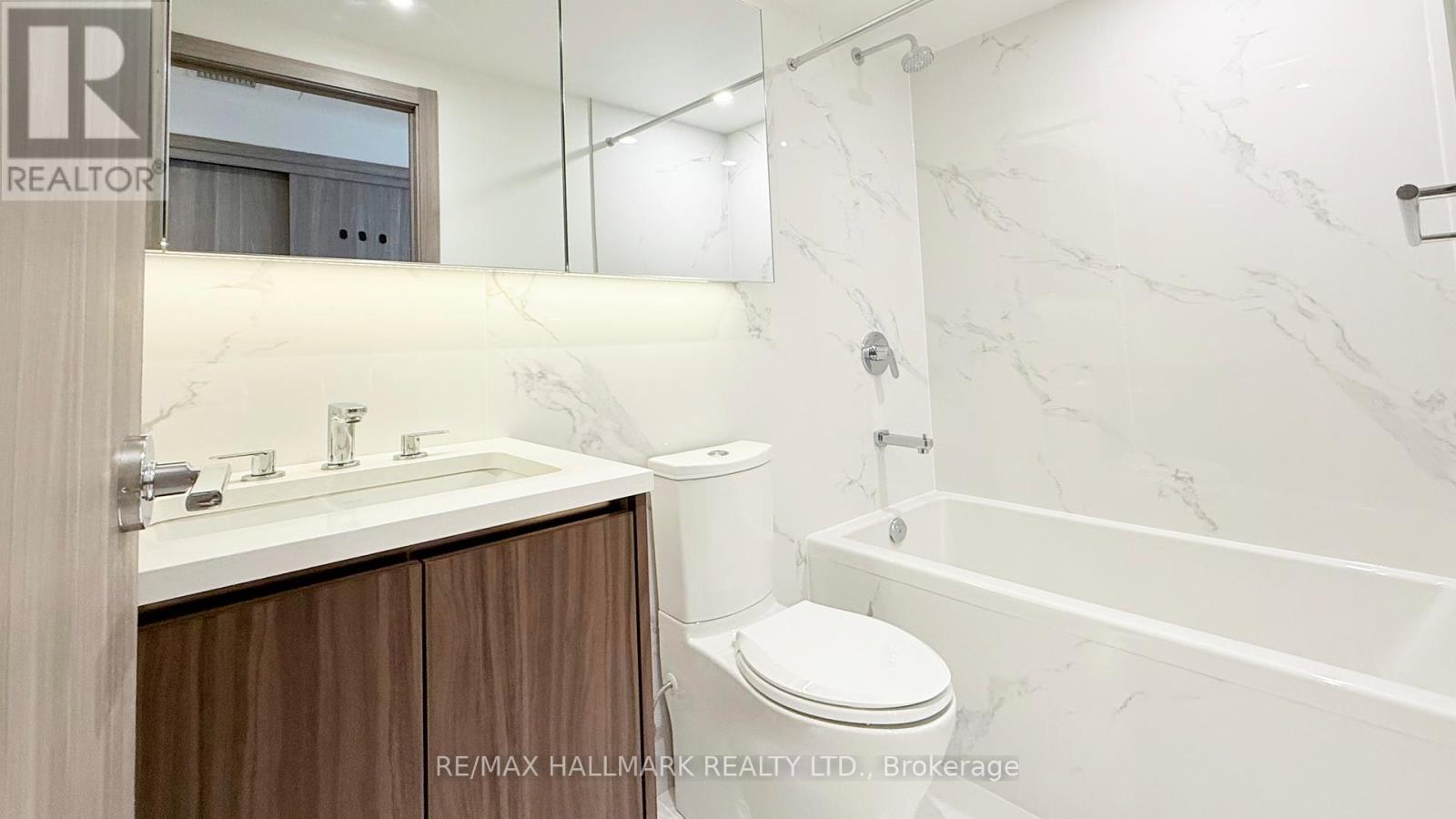 1609 - 27 Mcmahon Drive, Toronto, ON - Indoor Photo Showing Bathroom