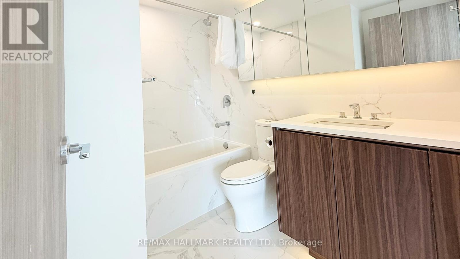 1609 - 27 Mcmahon Drive, Toronto, ON - Indoor Photo Showing Bathroom