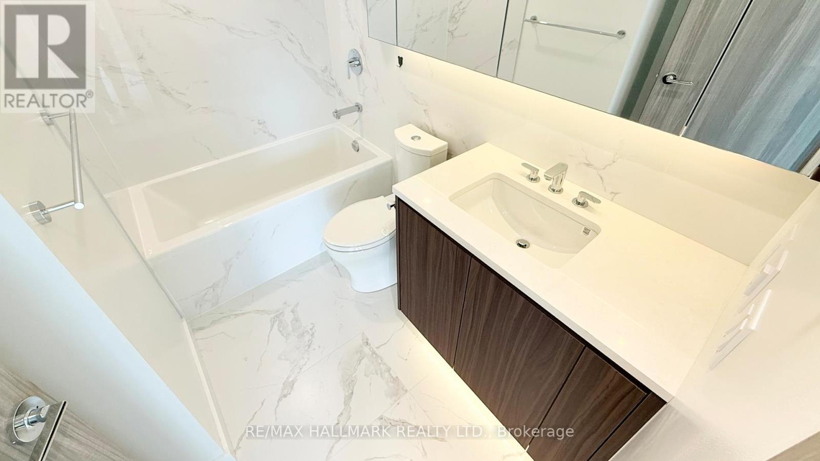1609 - 27 Mcmahon Drive, Toronto, ON - Indoor Photo Showing Bathroom