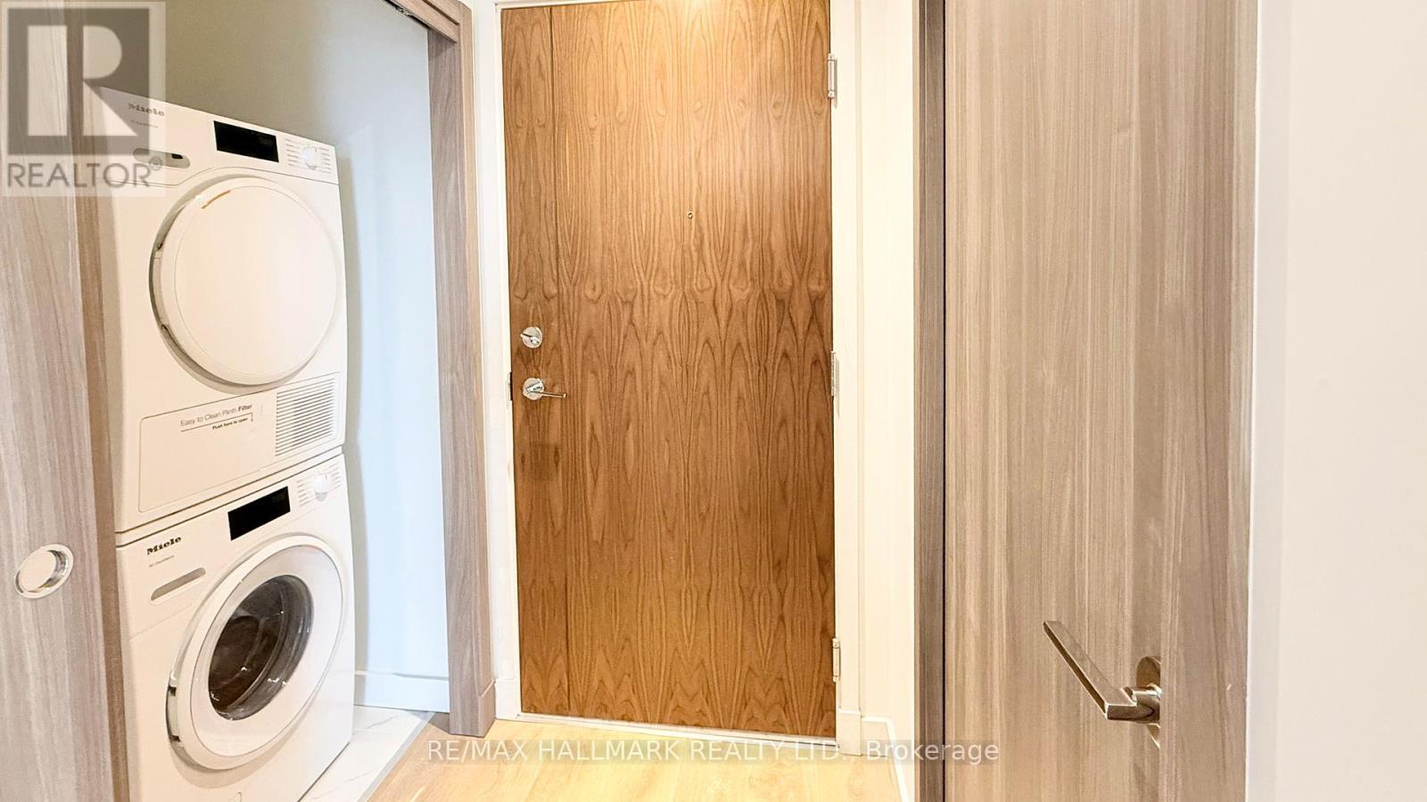 1609 - 27 Mcmahon Drive, Toronto, ON - Indoor Photo Showing Laundry Room