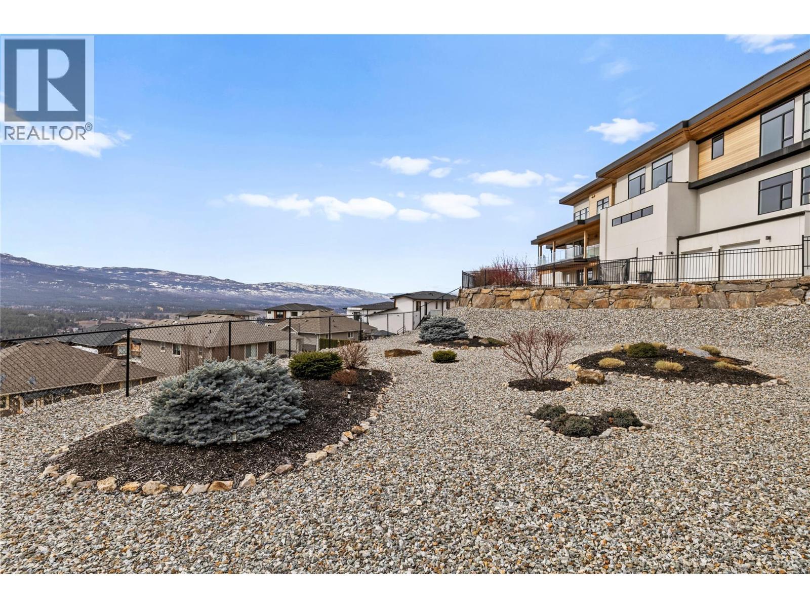 Large, low-maintenance yard. With Valley & Lake views. - 1376 Mine Hill Drive, Kelowna, BC - Outdoor