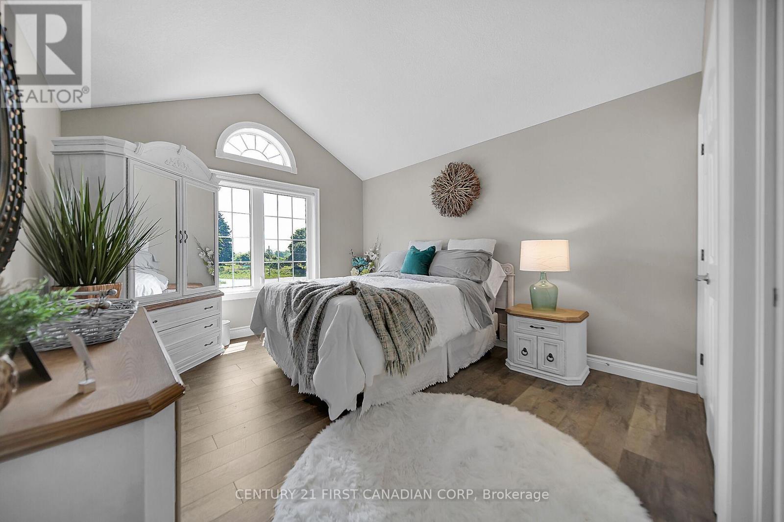 42580 Roberts Line, Central Elgin, ON - Indoor Photo Showing Bedroom