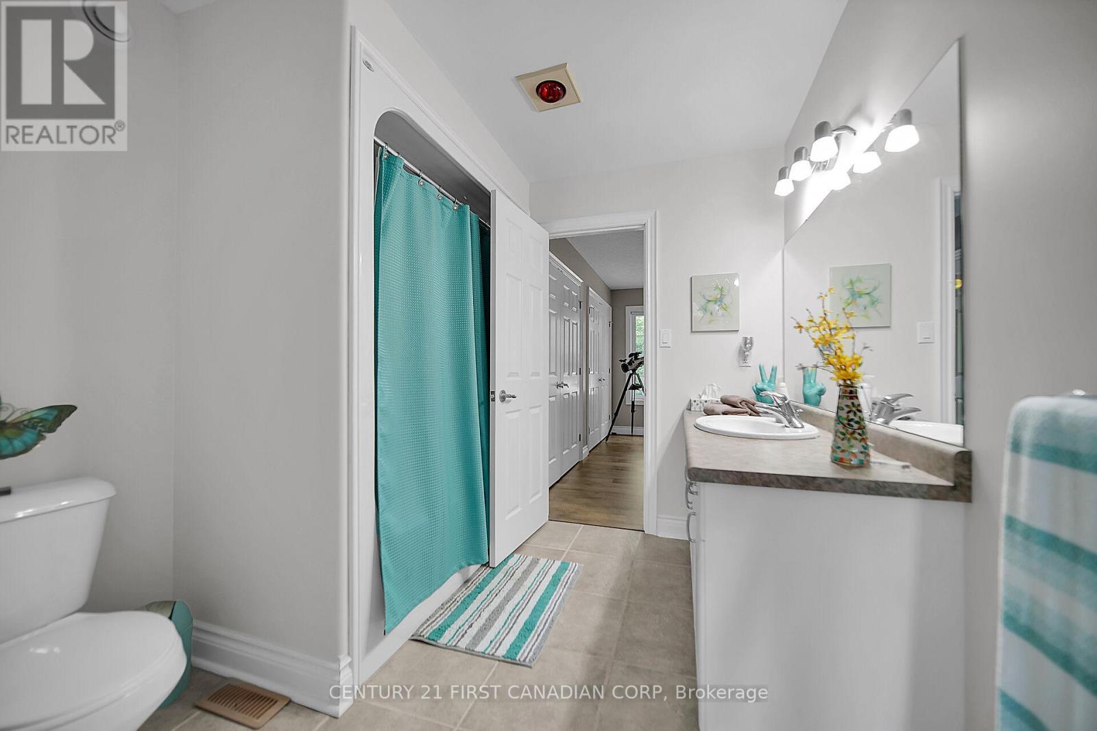42580 Roberts Line, Central Elgin, ON - Indoor Photo Showing Bathroom