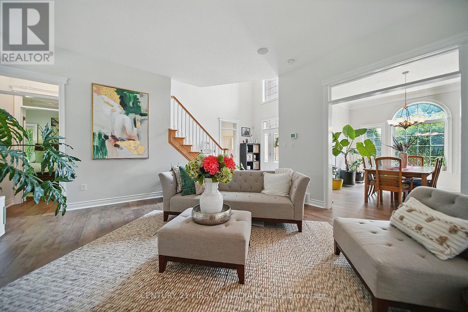 42580 Roberts Line, Central Elgin, ON - Indoor Photo Showing Living Room