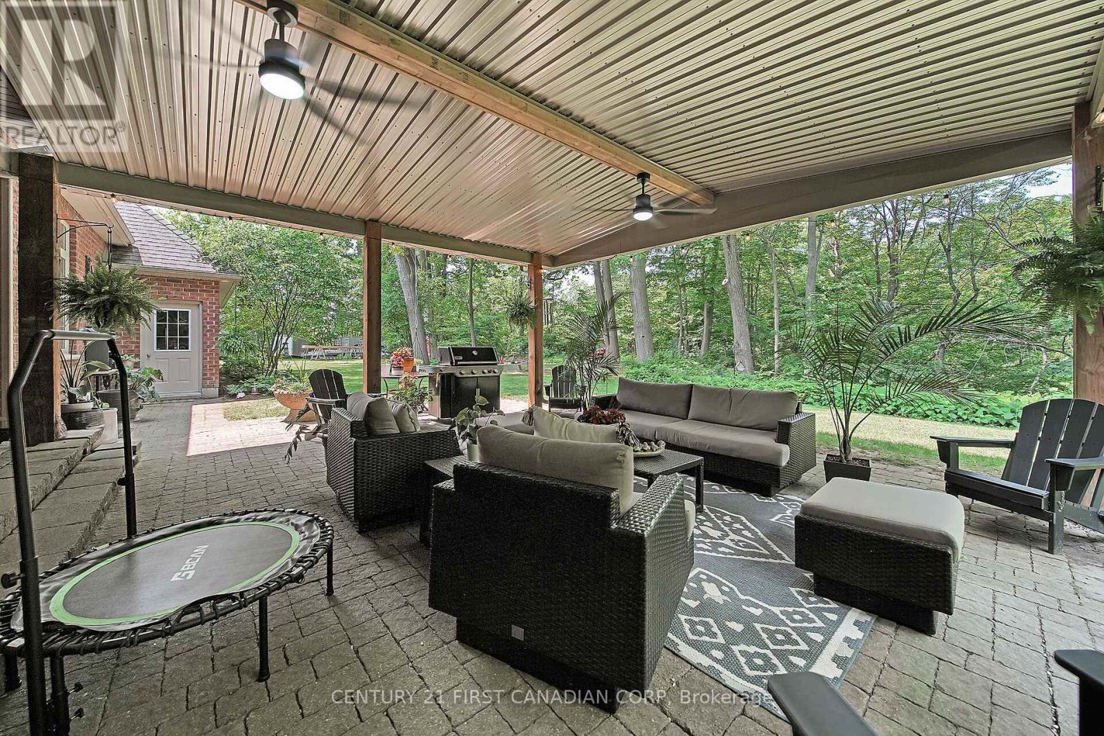 42580 Roberts Line, Central Elgin, ON - Outdoor With Deck Patio Veranda With Exterior