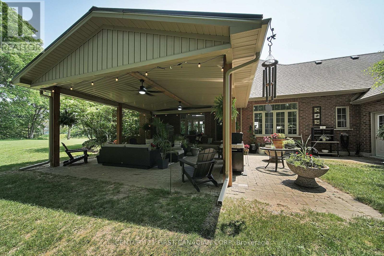 42580 Roberts Line, Central Elgin, ON - Outdoor With Deck Patio Veranda