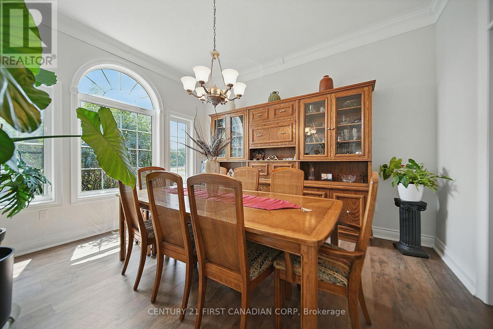 42580 Roberts Line, Central Elgin, ON - Indoor Photo Showing Dining Room
