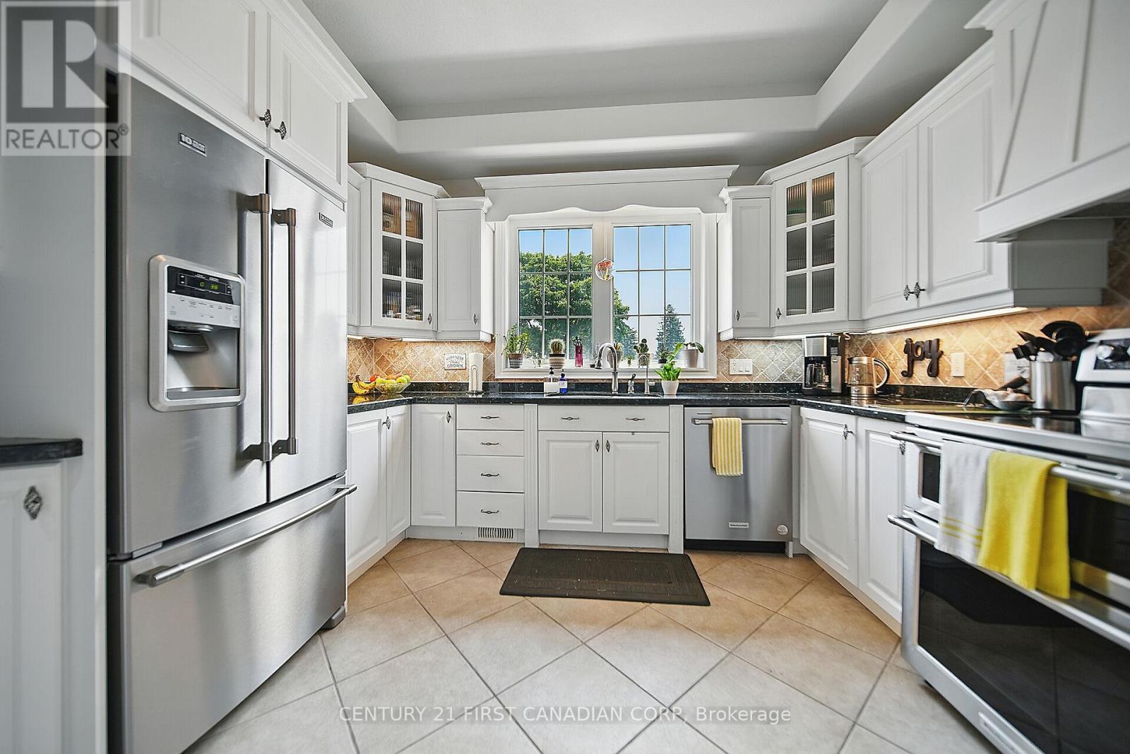 42580 Roberts Line, Central Elgin, ON - Indoor Photo Showing Kitchen With Stainless Steel Kitchen