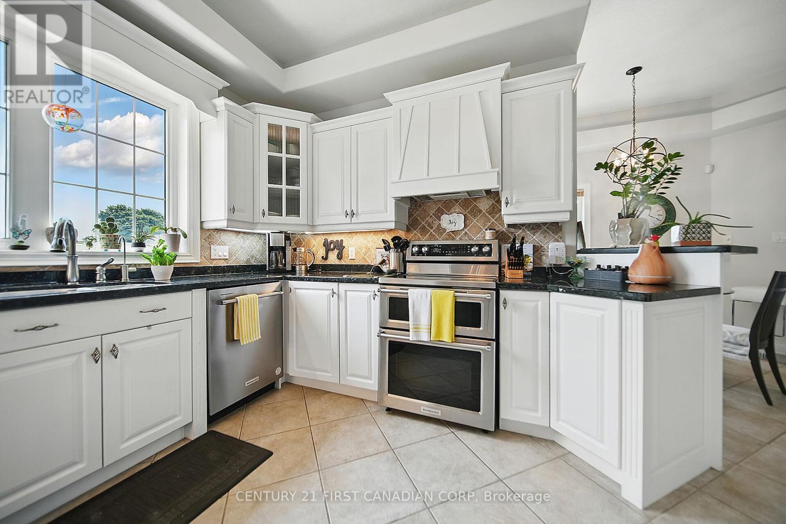 42580 Roberts Line, Central Elgin, ON - Indoor Photo Showing Kitchen With Stainless Steel Kitchen With Upgraded Kitchen