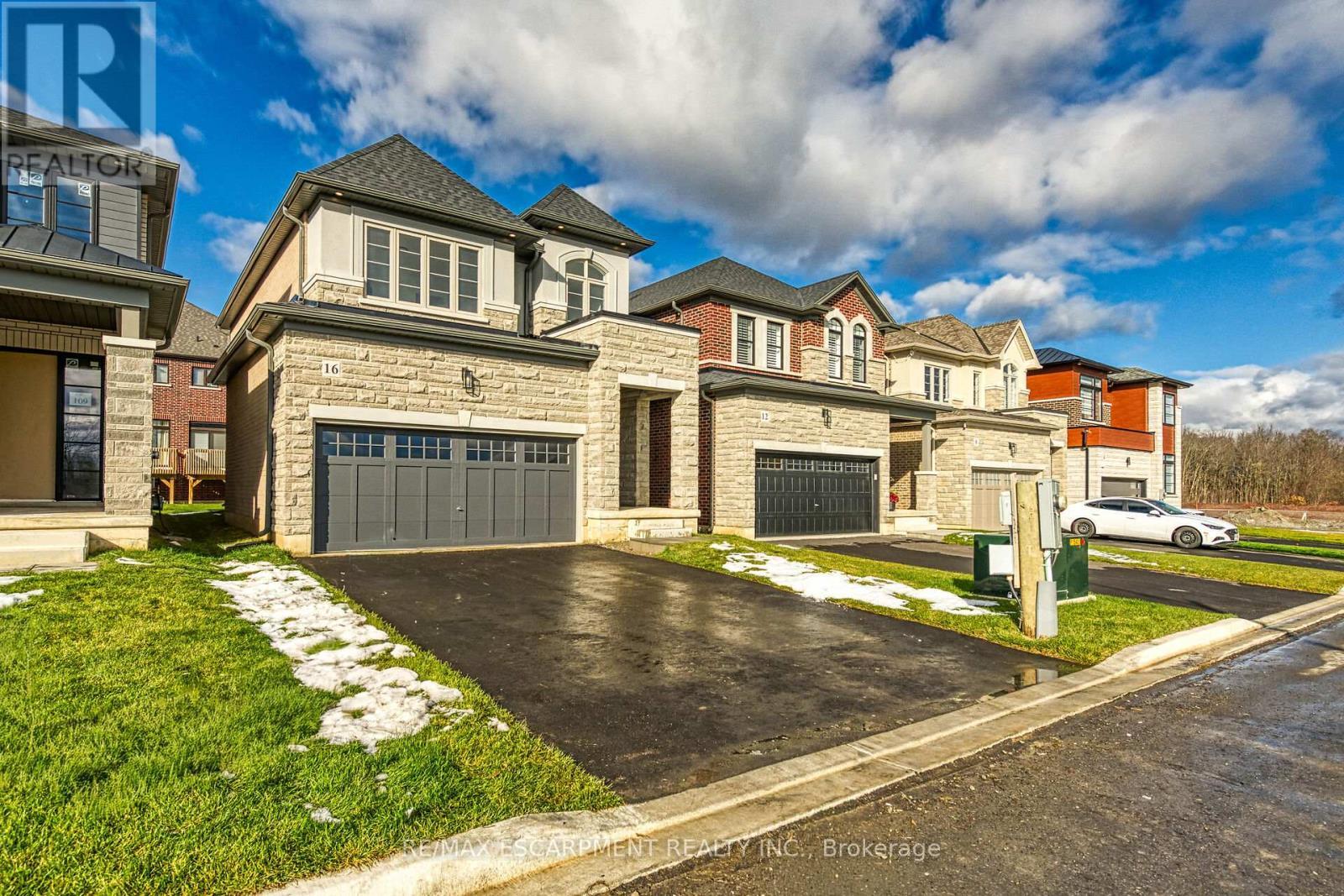 16 Sagewood Drive, Hamilton, ON - Outdoor