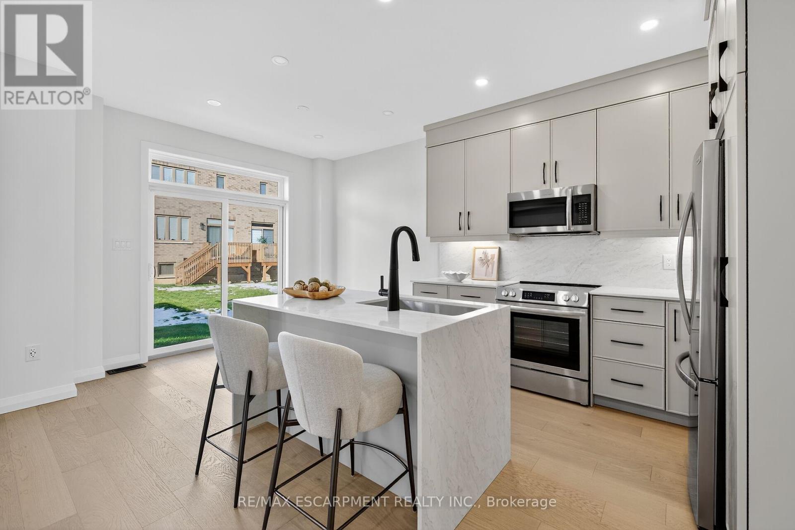 16 Sagewood Drive, Hamilton, ON - Indoor Photo Showing Kitchen With Stainless Steel Kitchen With Upgraded Kitchen