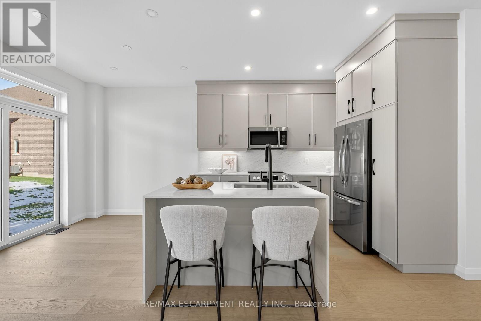 16 Sagewood Drive, Hamilton, ON - Indoor Photo Showing Kitchen With Stainless Steel Kitchen With Upgraded Kitchen