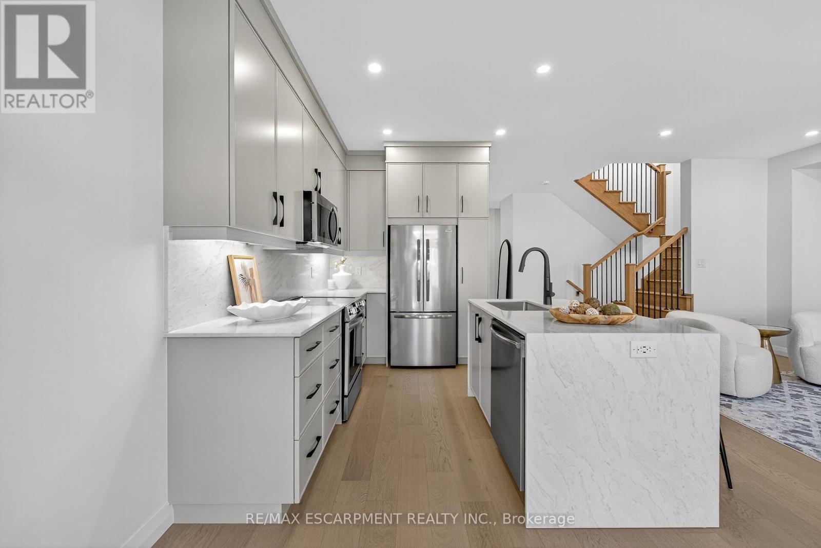 16 Sagewood Drive, Hamilton, ON - Indoor Photo Showing Kitchen With Stainless Steel Kitchen With Upgraded Kitchen