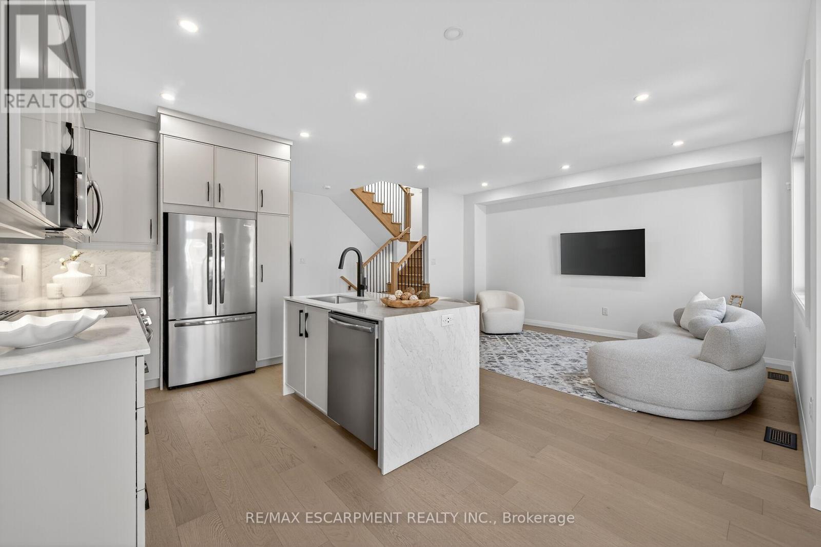 16 Sagewood Drive, Hamilton, ON - Indoor Photo Showing Kitchen With Stainless Steel Kitchen With Upgraded Kitchen