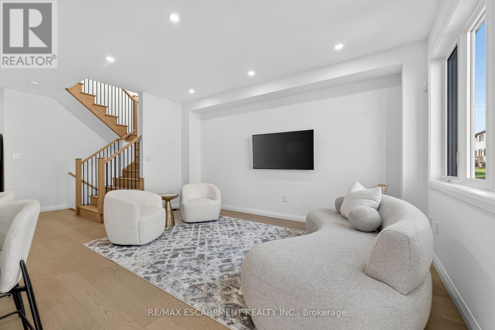 16 Sagewood Drive, Hamilton, ON - Indoor Photo Showing Other Room