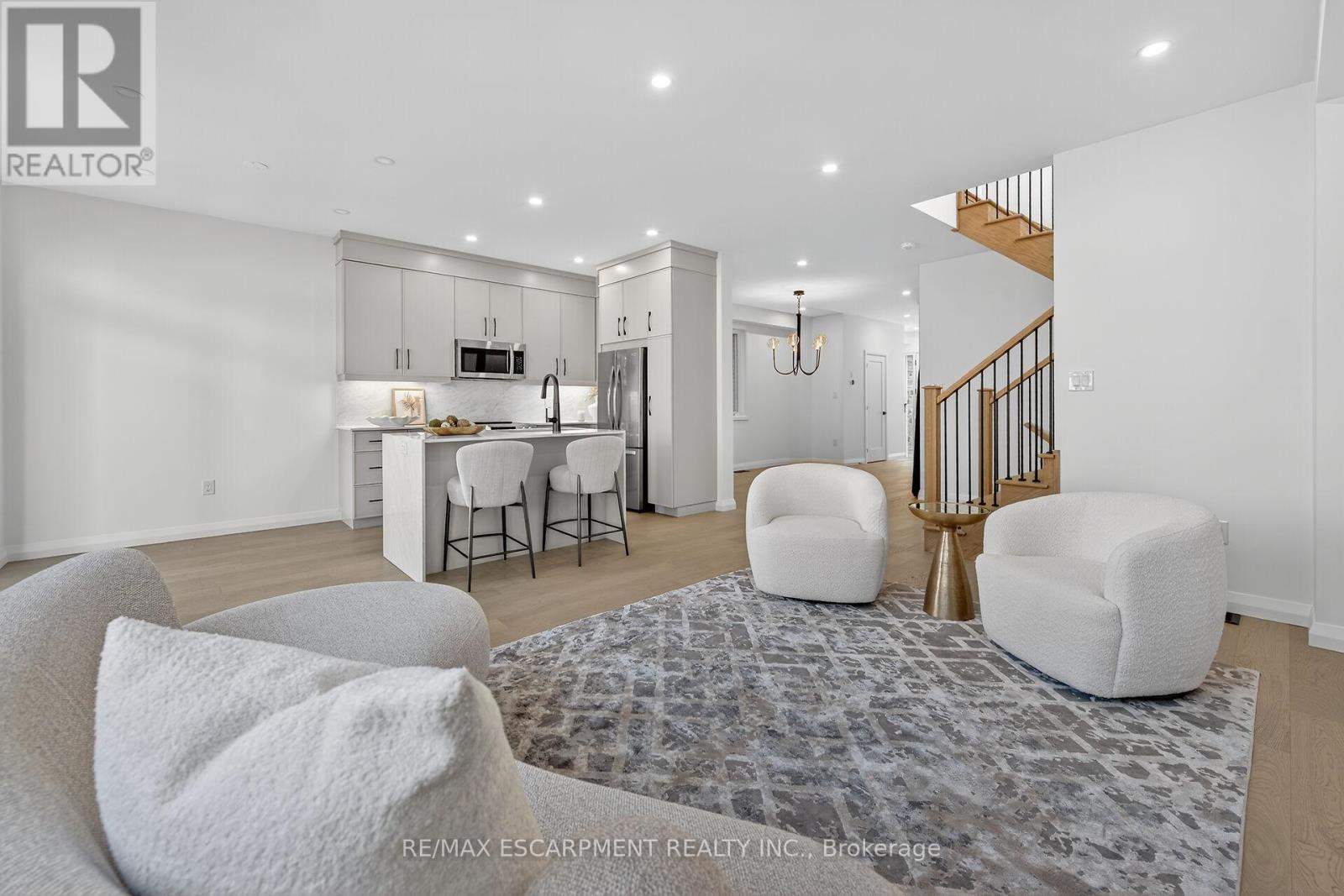 16 Sagewood Drive, Hamilton, ON - Indoor Photo Showing Living Room