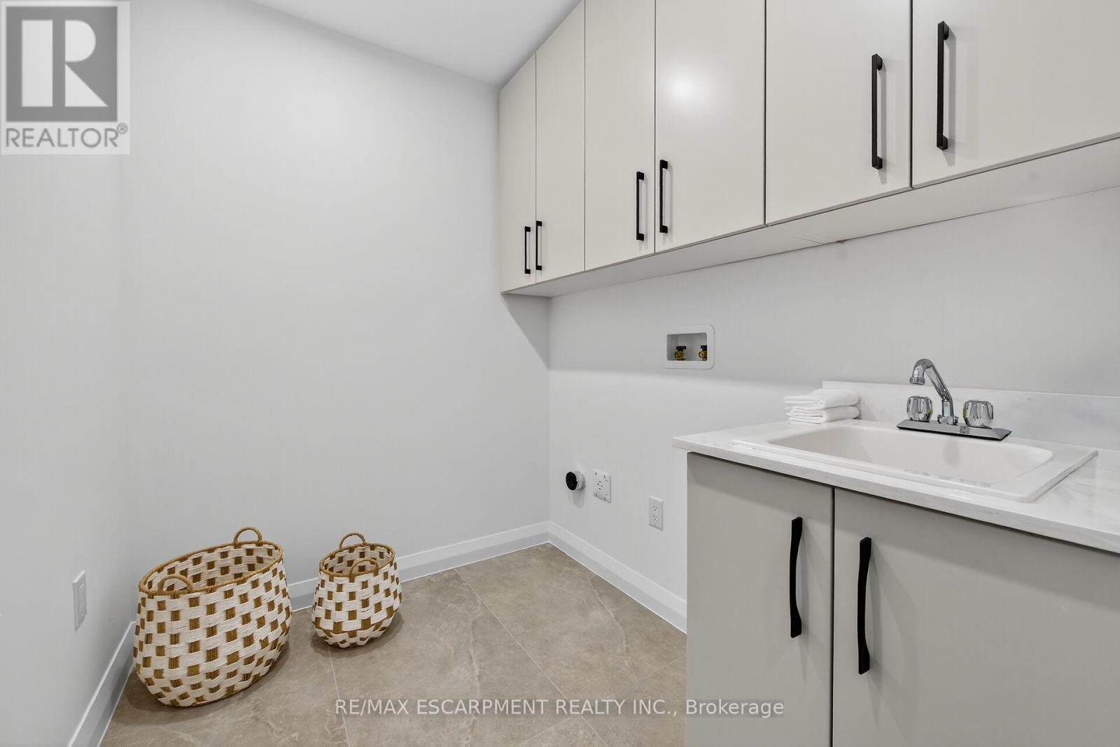 16 Sagewood Drive, Hamilton, ON - Indoor