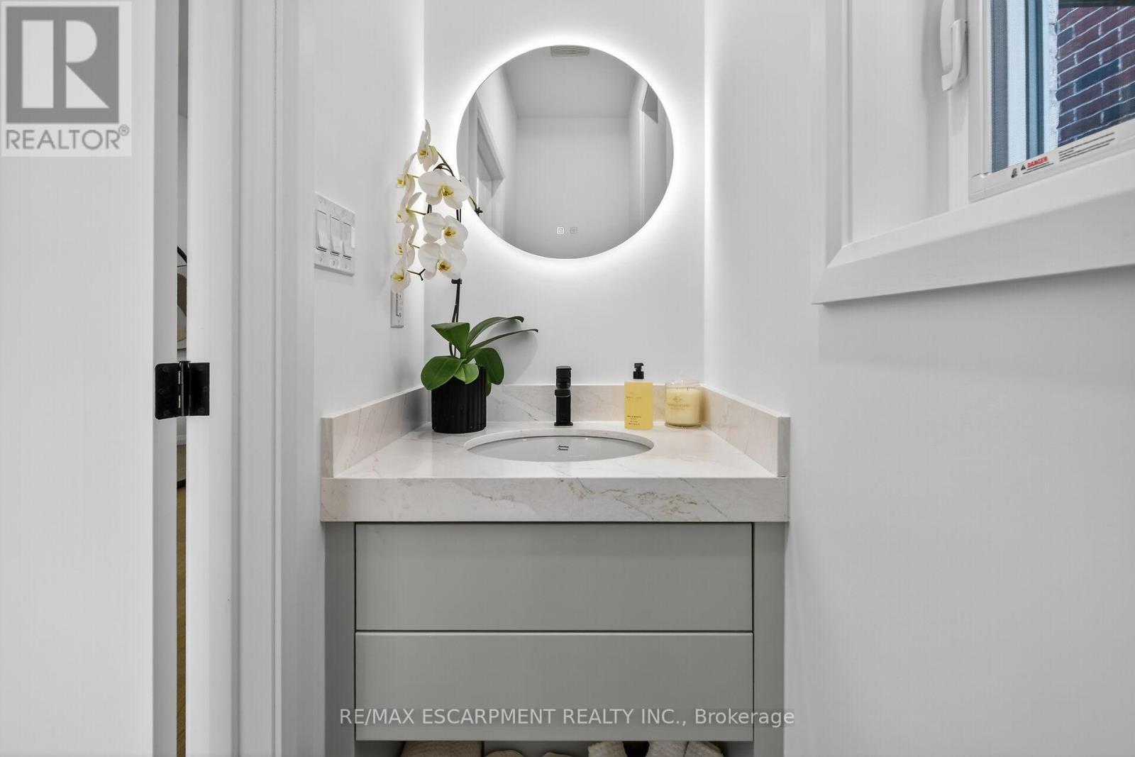 16 Sagewood Drive, Hamilton, ON - Photo Showing Bathroom