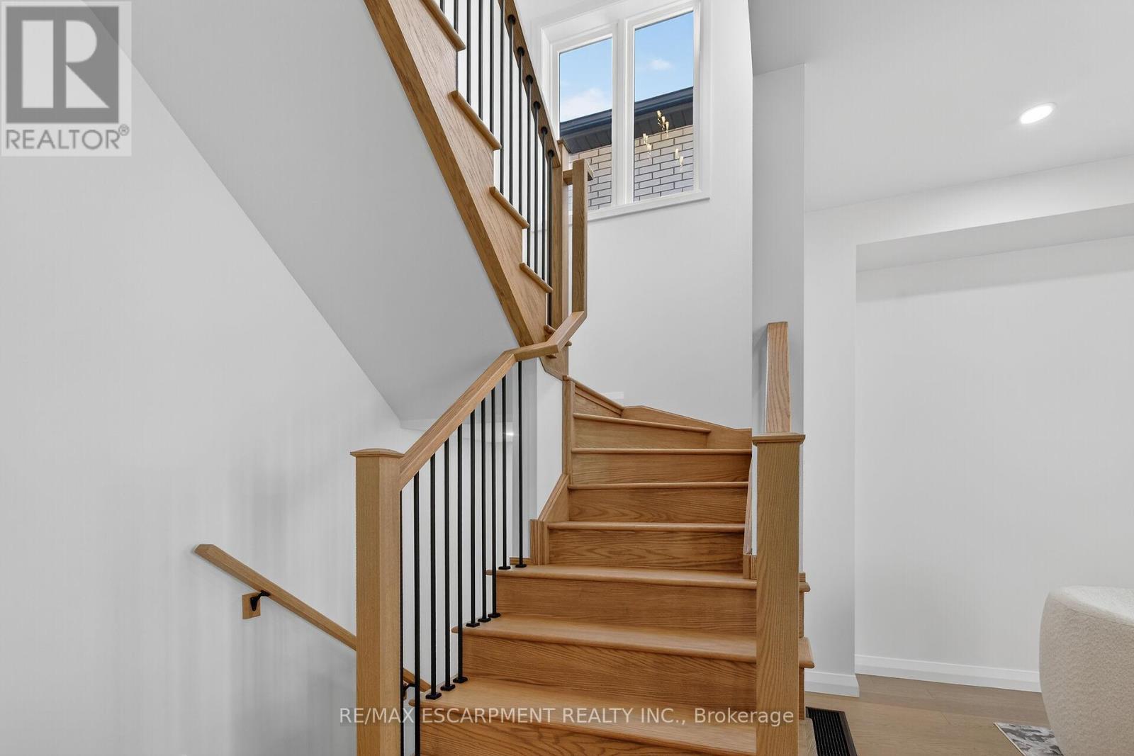 16 Sagewood Drive, Hamilton, ON - Indoor Photo Showing Other Room
