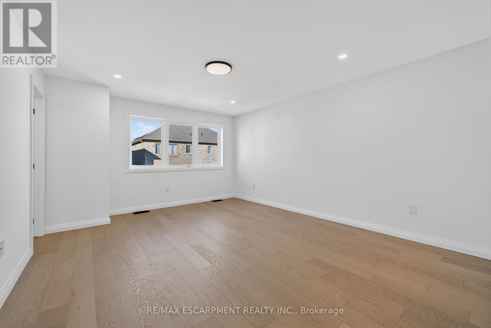 16 Sagewood Drive, Hamilton, ON - Indoor Photo Showing Other Room