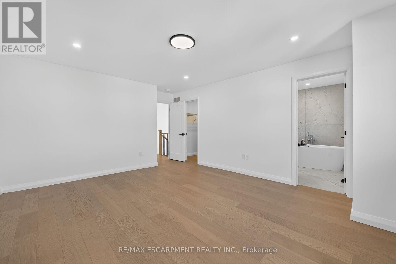 16 Sagewood Drive, Hamilton, ON - Indoor Photo Showing Other Room