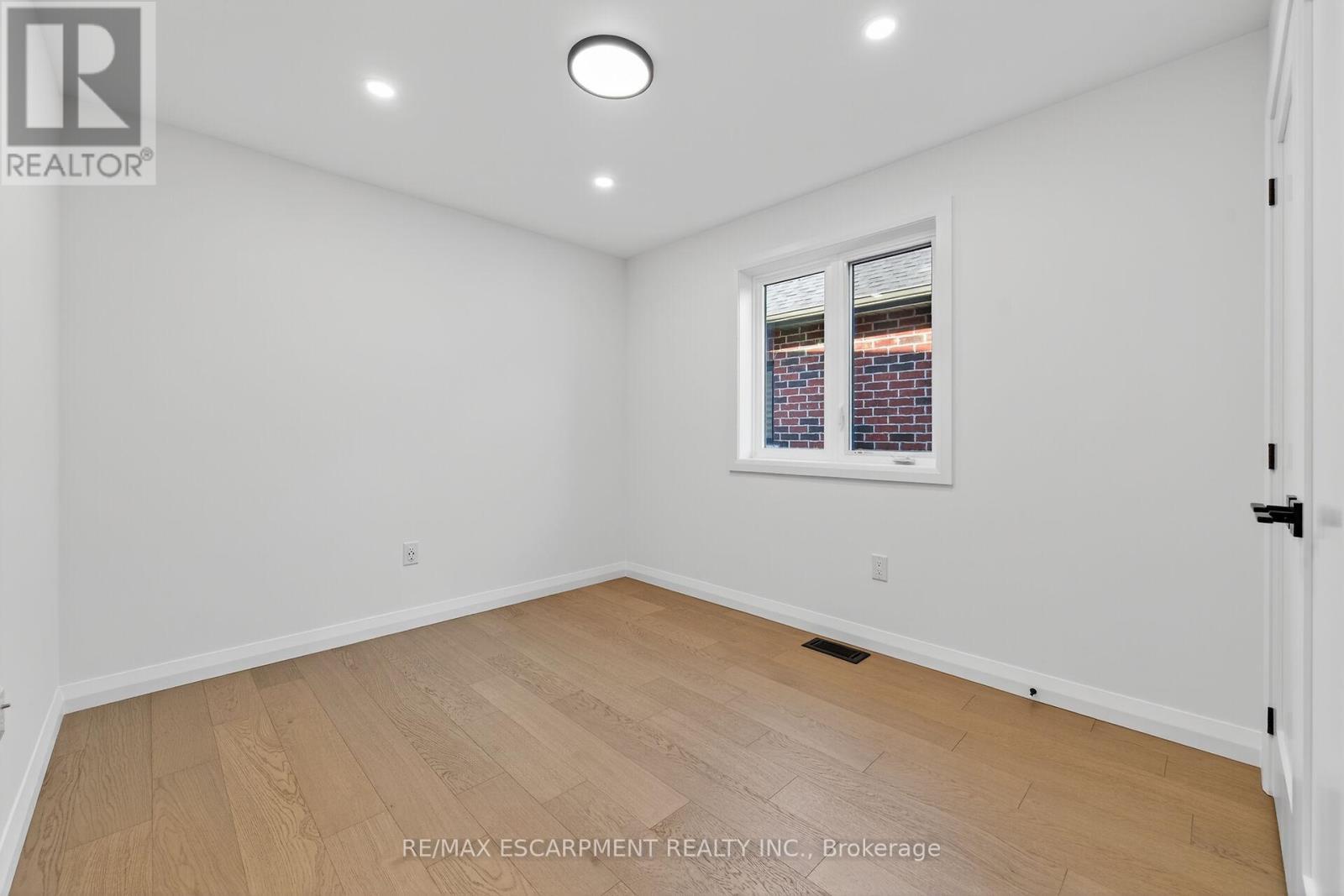 16 Sagewood Drive, Hamilton, ON - Indoor Photo Showing Other Room