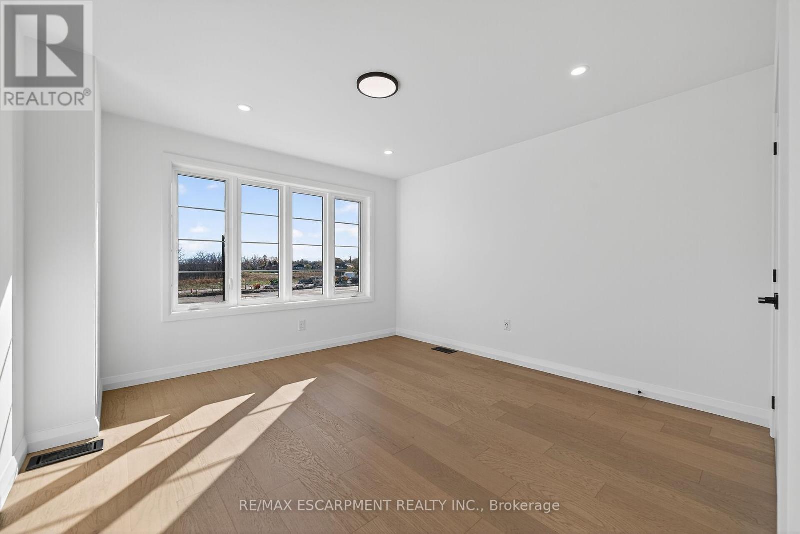 16 Sagewood Drive, Hamilton, ON - Indoor Photo Showing Other Room