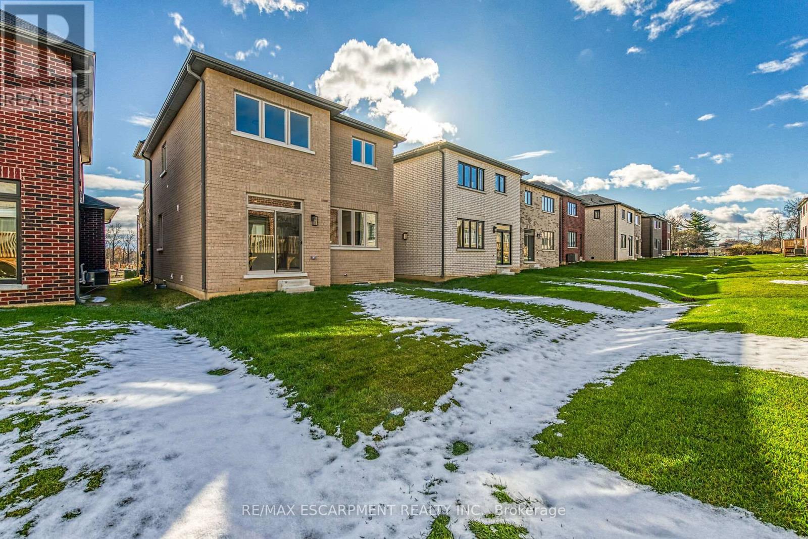 16 Sagewood Drive, Hamilton, ON - Outdoor