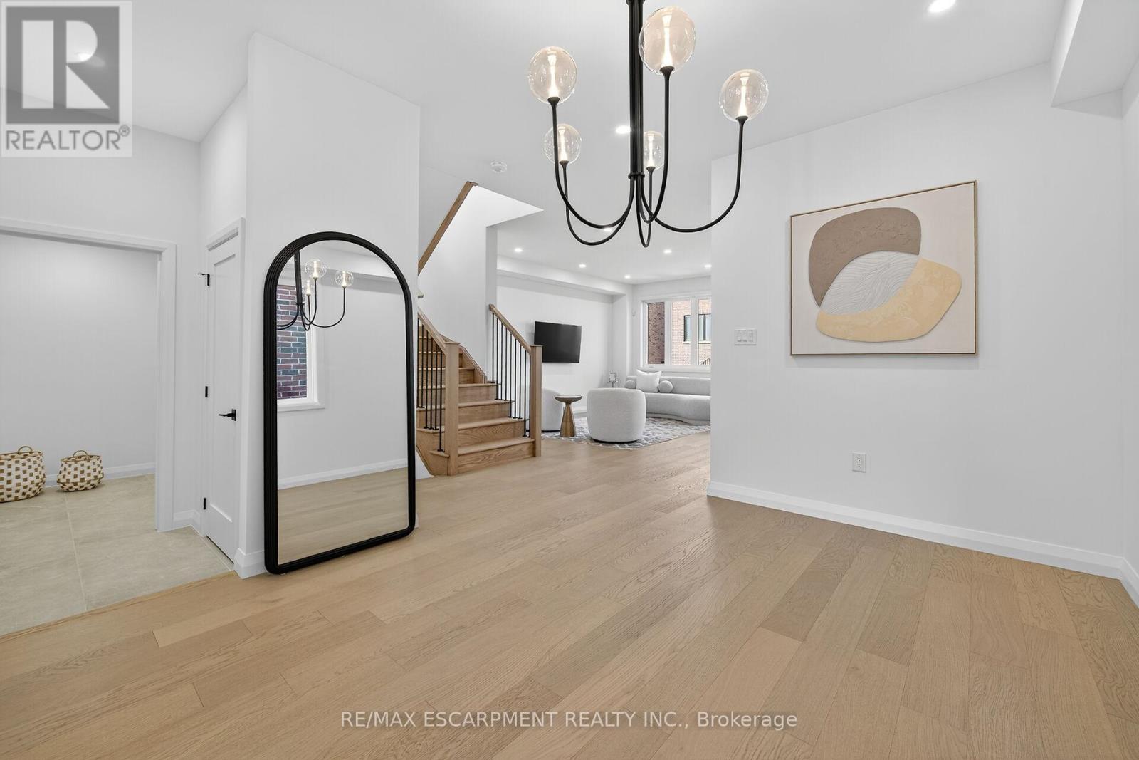 16 Sagewood Drive, Hamilton, ON - Indoor Photo Showing Other Room