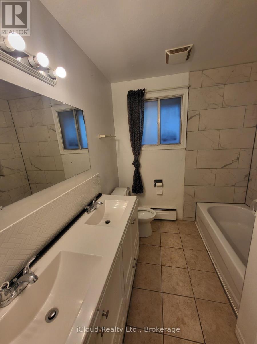 536 Glen Forrest Boulevard, Waterloo, ON - Indoor Photo Showing Bathroom