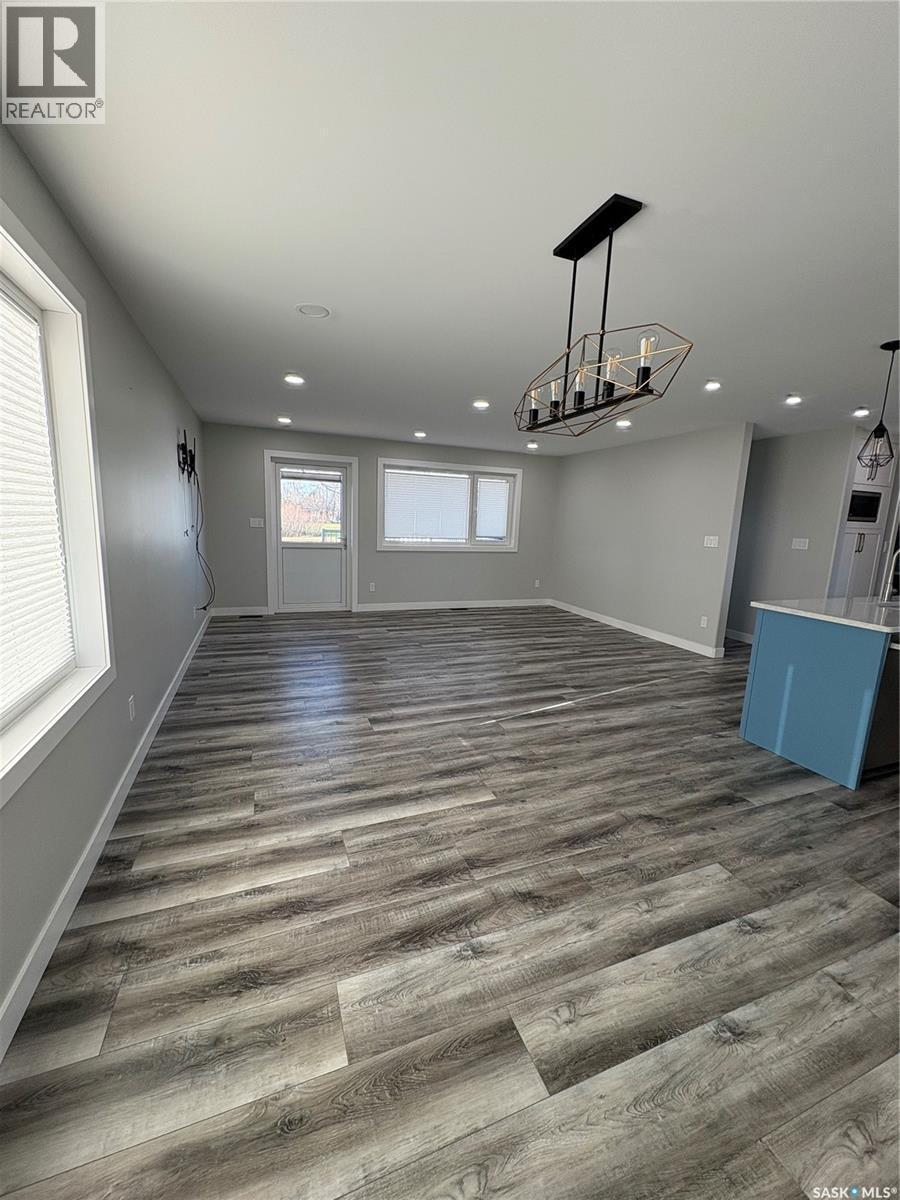 310 Main Street, Neudorf, SK - Indoor Photo Showing Other Room