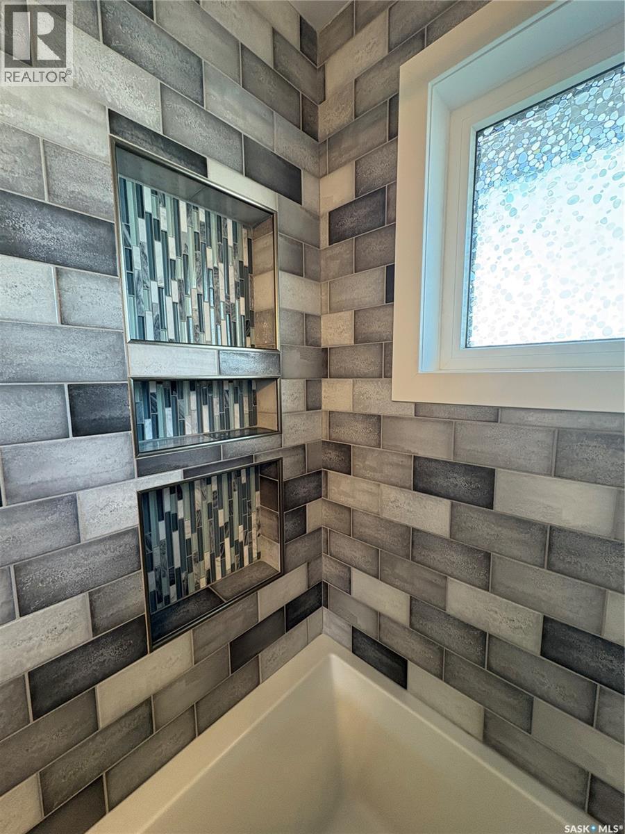 310 Main Street, Neudorf, SK - Indoor Photo Showing Bathroom