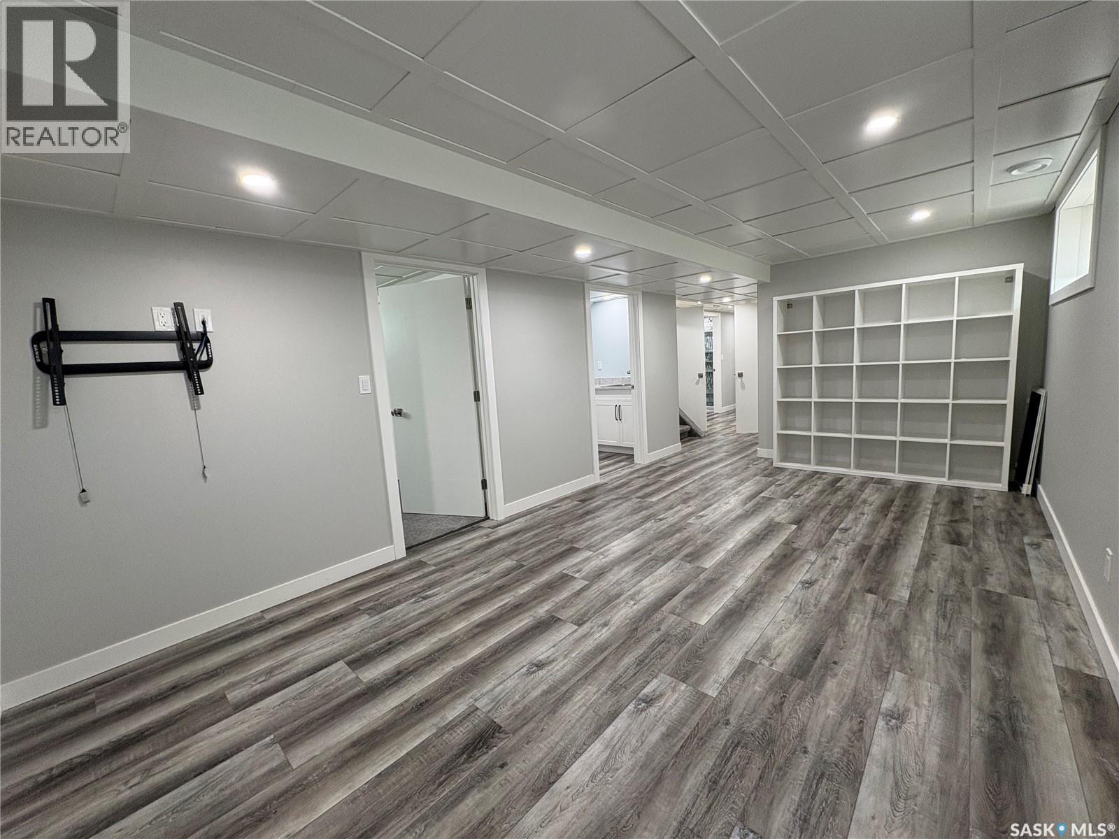 310 Main Street, Neudorf, SK - Indoor