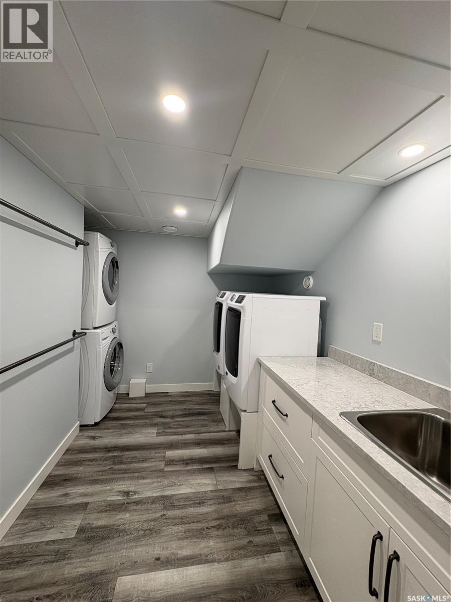 310 Main Street, Neudorf, SK - Indoor Photo Showing Laundry Room