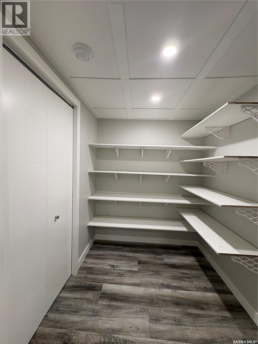 310 Main Street, Neudorf, SK - Indoor