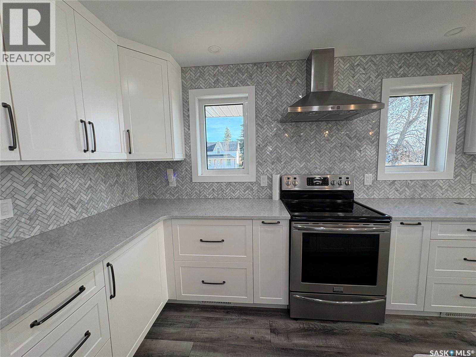 310 Main Street, Neudorf, SK - Indoor Photo Showing Kitchen