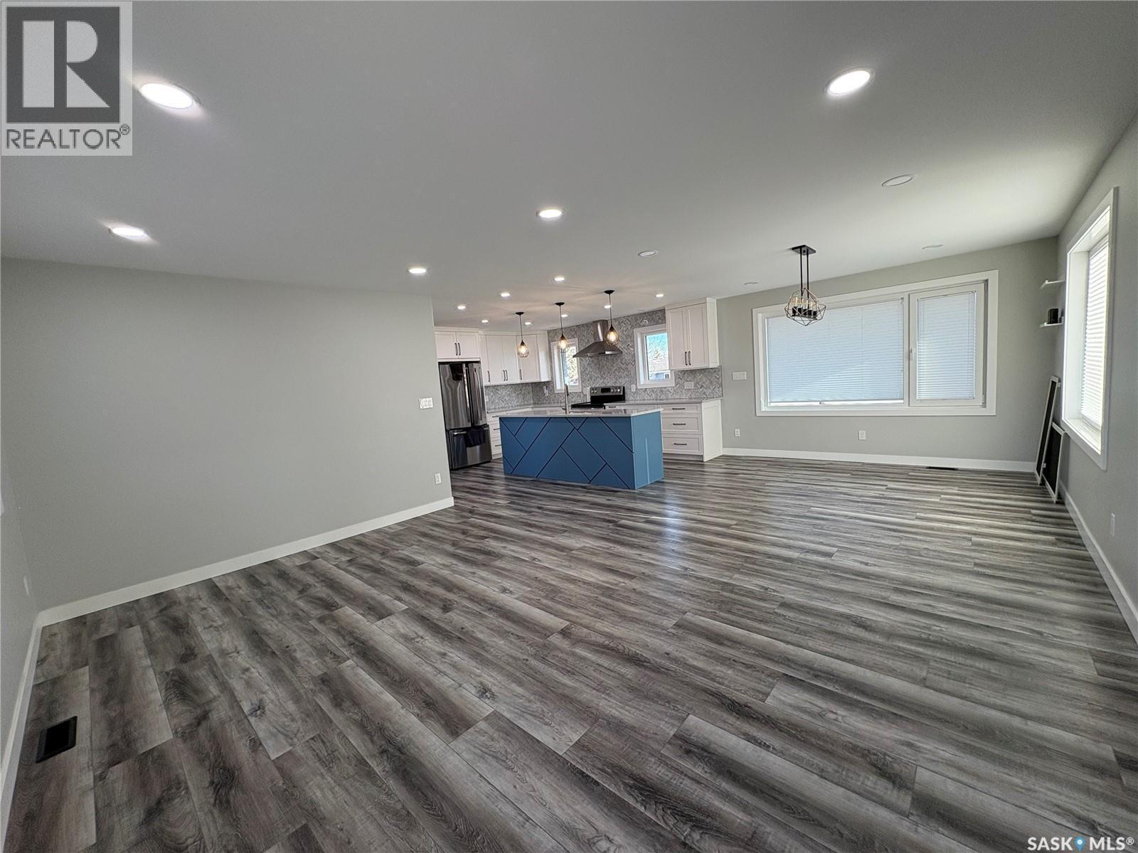 310 Main Street, Neudorf, SK - Indoor