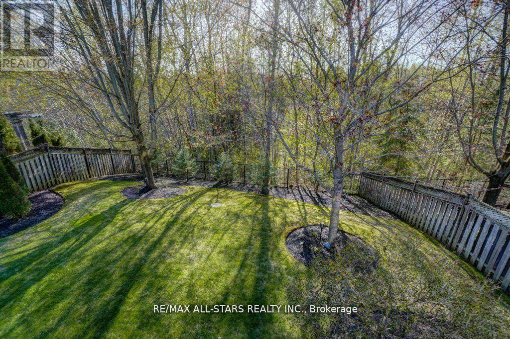 64 Button Crescent, Uxbridge, ON - Outdoor
