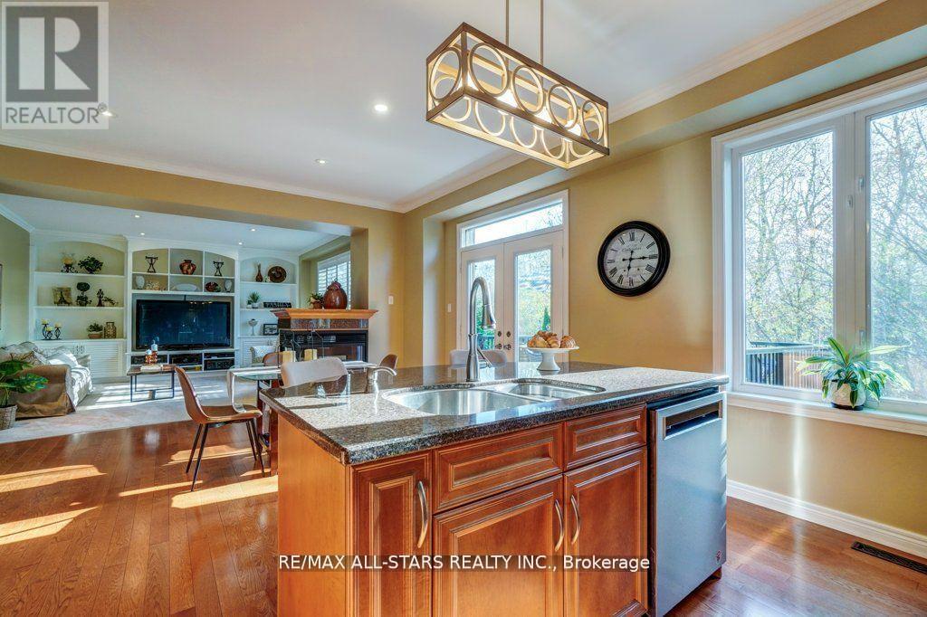 64 Button Crescent, Uxbridge, ON - Indoor Photo Showing Kitchen With Double Sink
