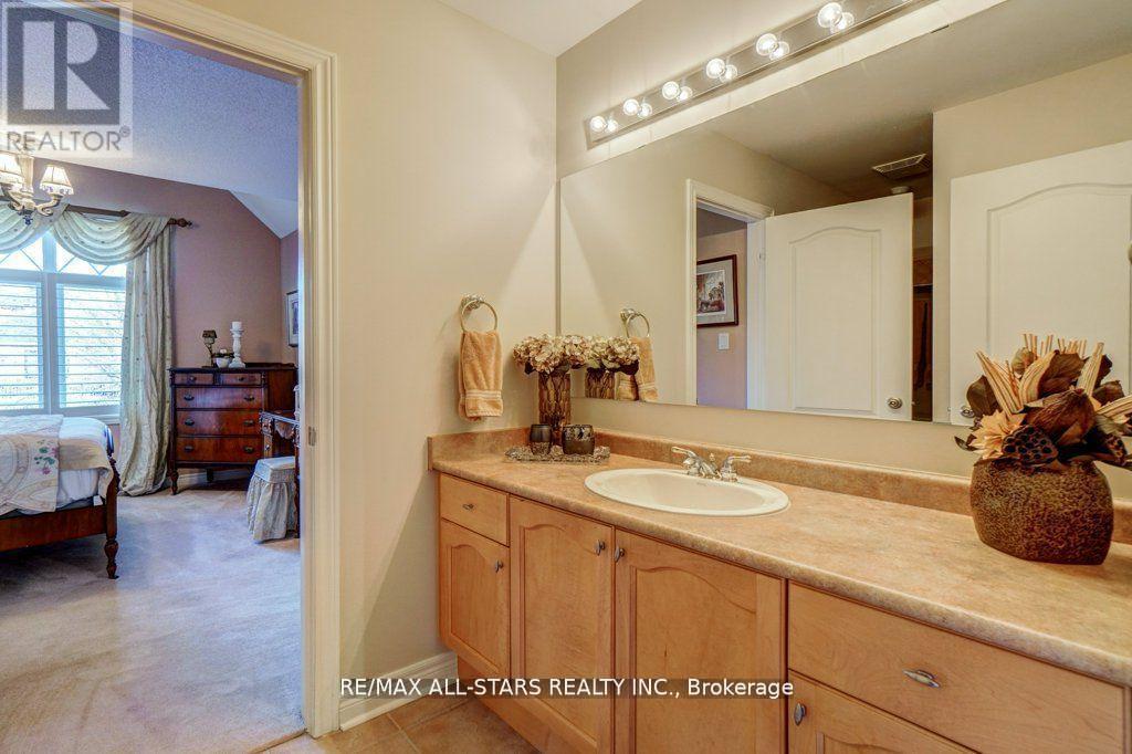 64 Button Crescent, Uxbridge, ON - Indoor Photo Showing Bathroom