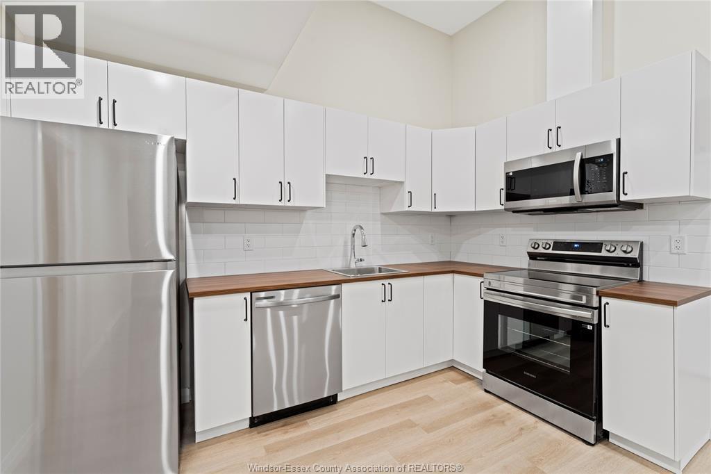 127 Talbot Street North Unit# 9, Essex, ON - Indoor Photo Showing Kitchen