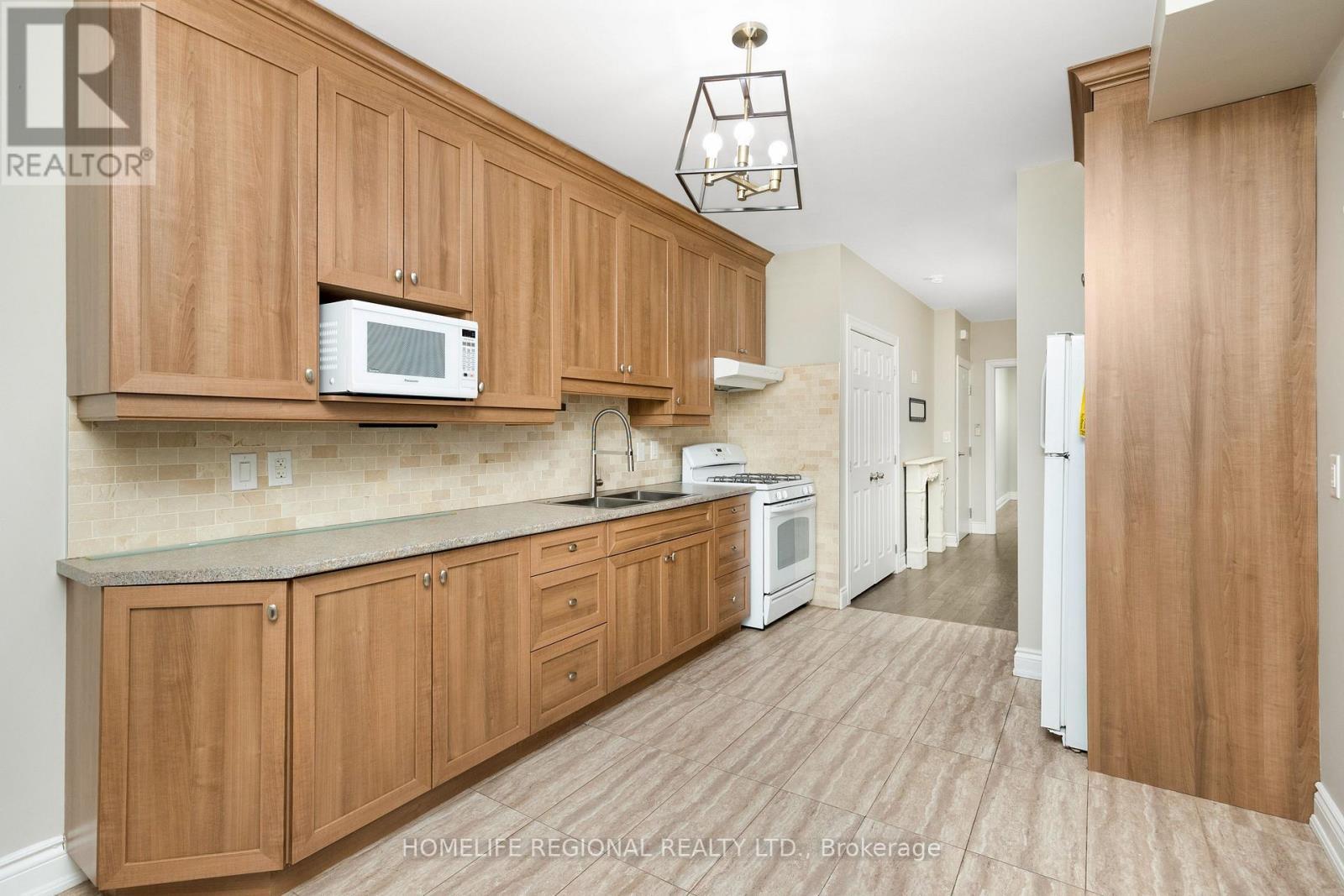 200 Roxton Road, Toronto, ON - Indoor Photo Showing Kitchen