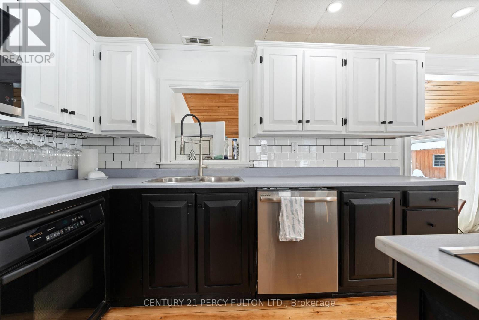 5659 Gilmore Road, Clarington, ON - Indoor Photo Showing Kitchen With Double Sink